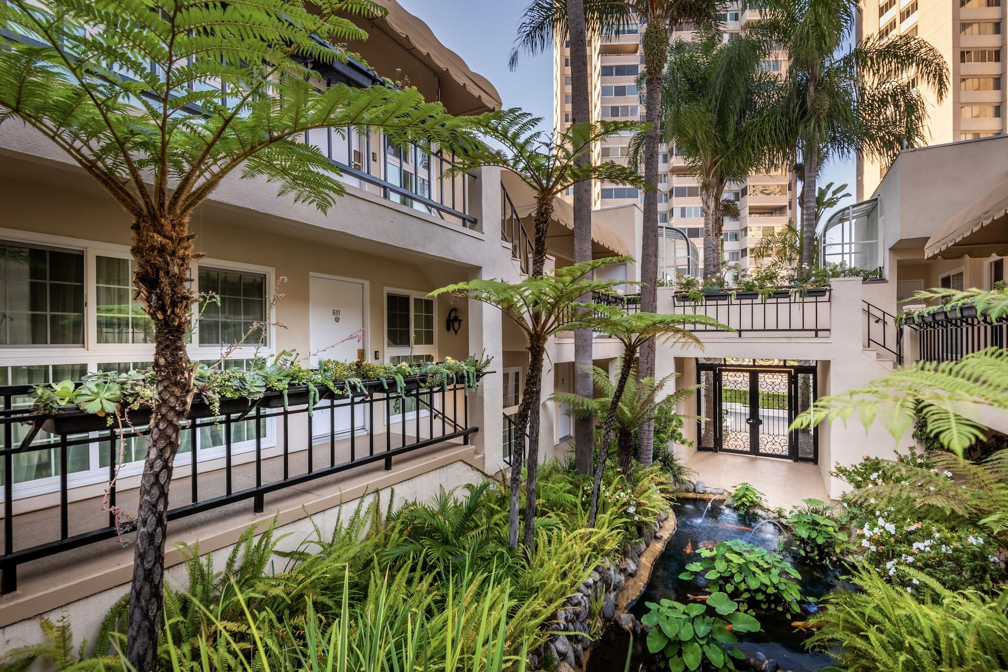 Hotel Beverly Hills Plaza &