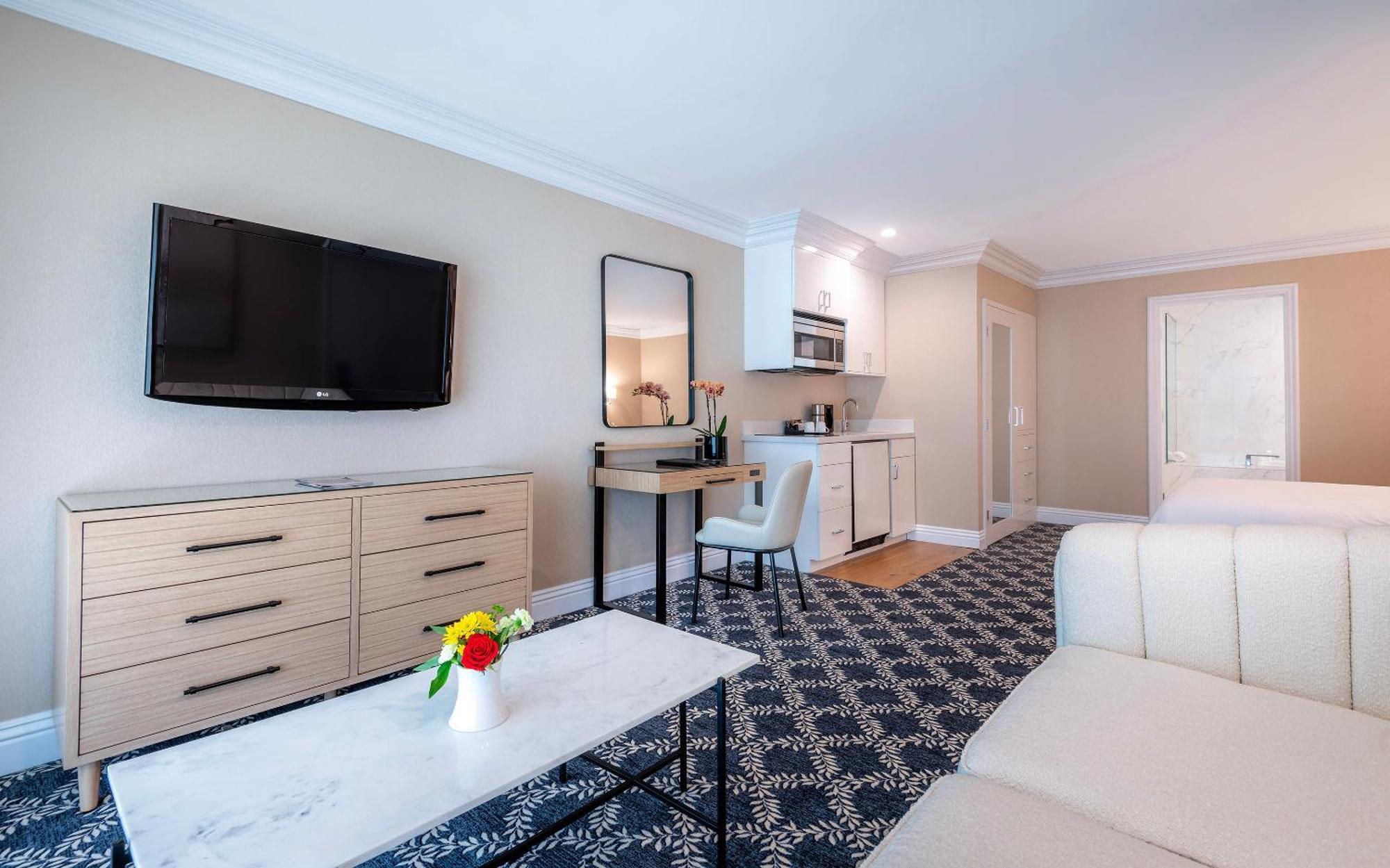 Hotel Beverly Hills Plaza & 4*