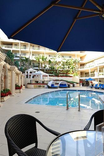 Beverly Hills Plaza & Hotel 4*